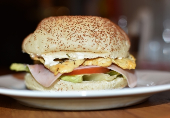 Bocadillo de pechuga y jamón york